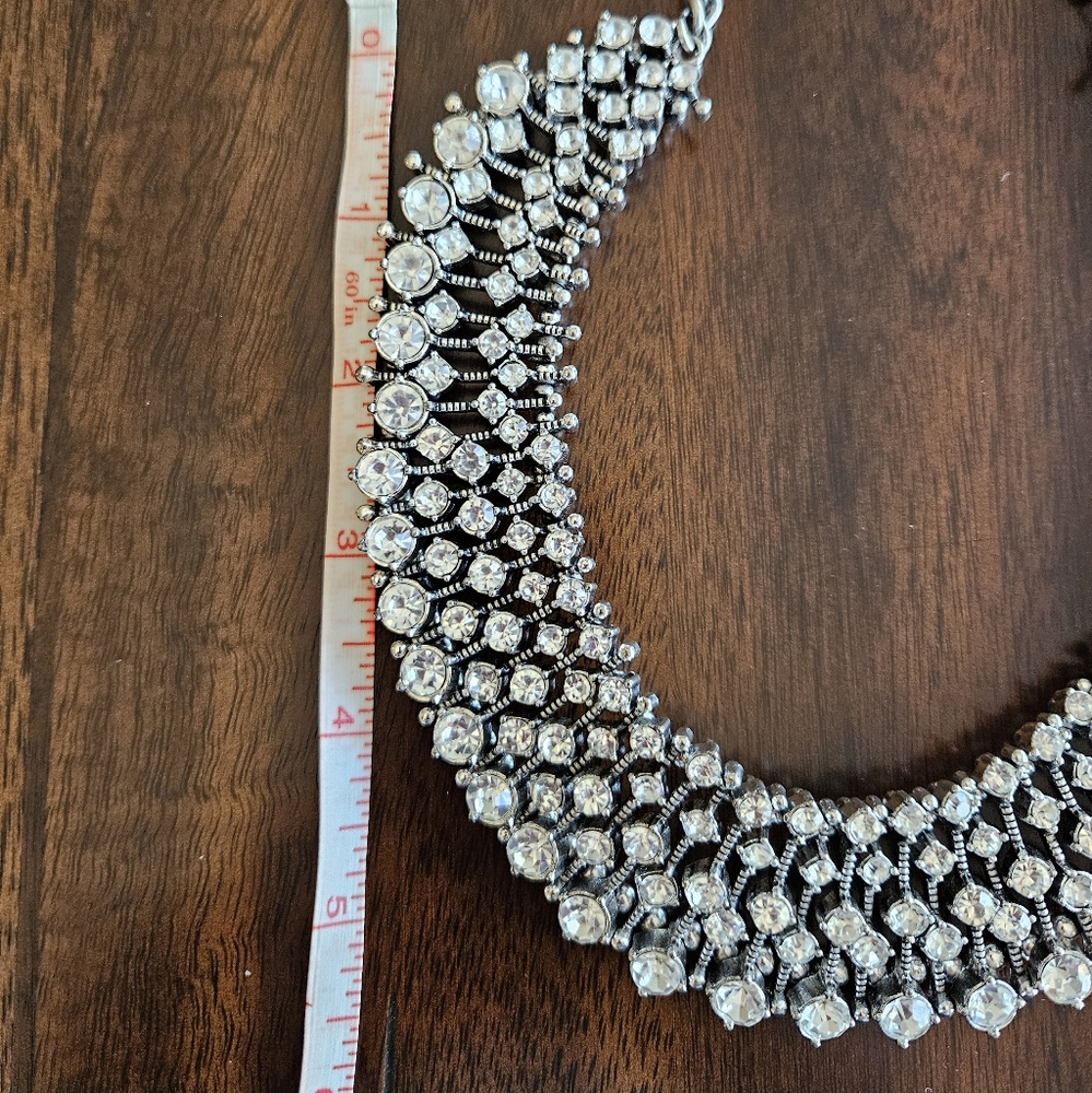 Amazon brand Crystal statement necklace, silver - Picture 6 of 8